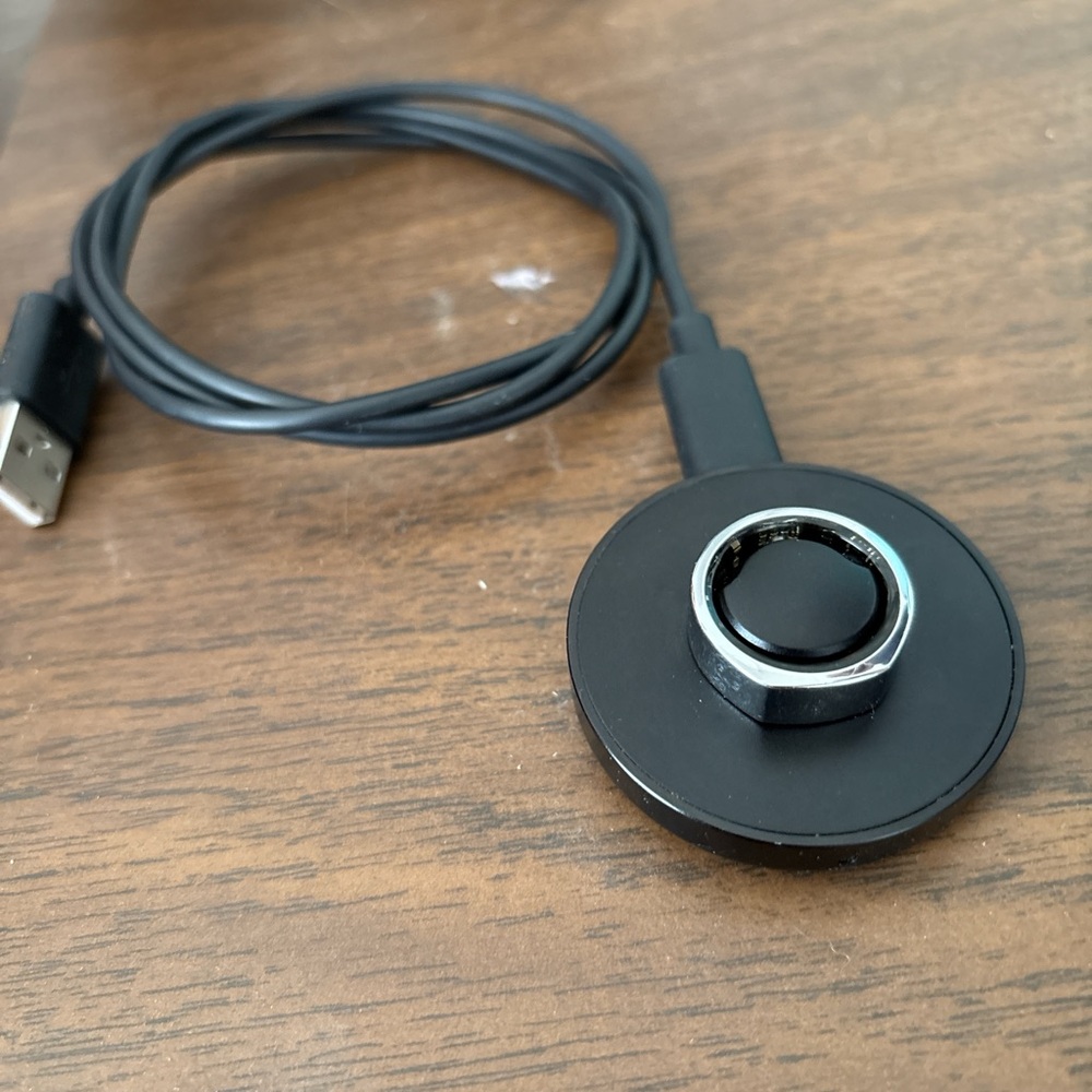 Gen 3 Oura Ring Heritage Silver Size 6 and Charger